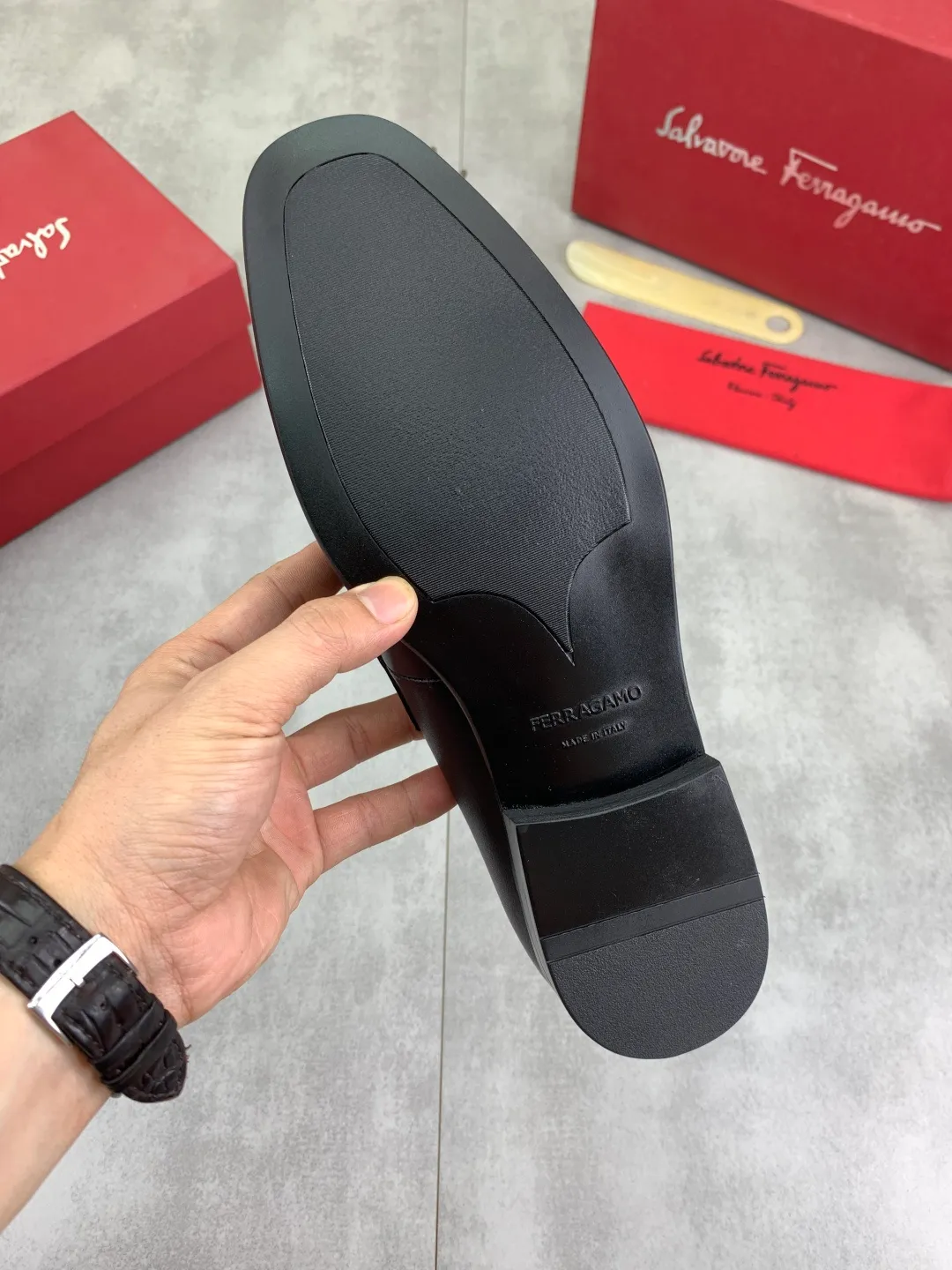 Men's Men's Shoes 💰P560💰[New Style] Water-dyed Niuli 🆘[Salvatore Ferragamo] Ferragamo's latest casual business leather shoes for men! Listed simultaneously! The fabric is made of specially imported original calfskin, the lining is made of imported water-dyed cowhide, and the original combination outsole is absolutely luxurious and leads the fashion trend. Matching code: 39-44 (45 46 customized) 2️⃣ colors available